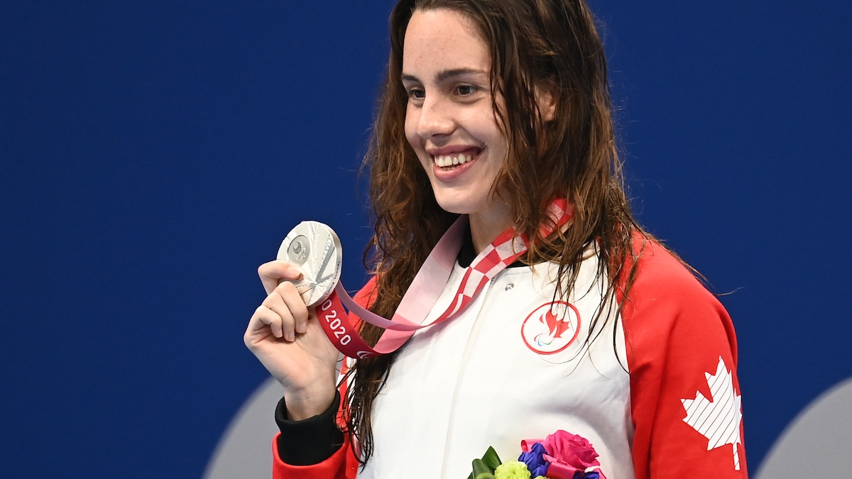 Aurélie Rivard holding her fifth medal and first silver of the Tokyo 2020 Paralympic Games, in the women’s 100m backstroke S10
