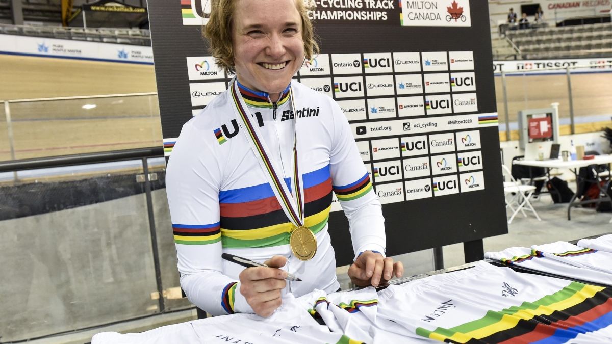 Kate O'Brien signs a rainbow jersey after winning gold at the 2020 UCI Para Cycling Track World Championships