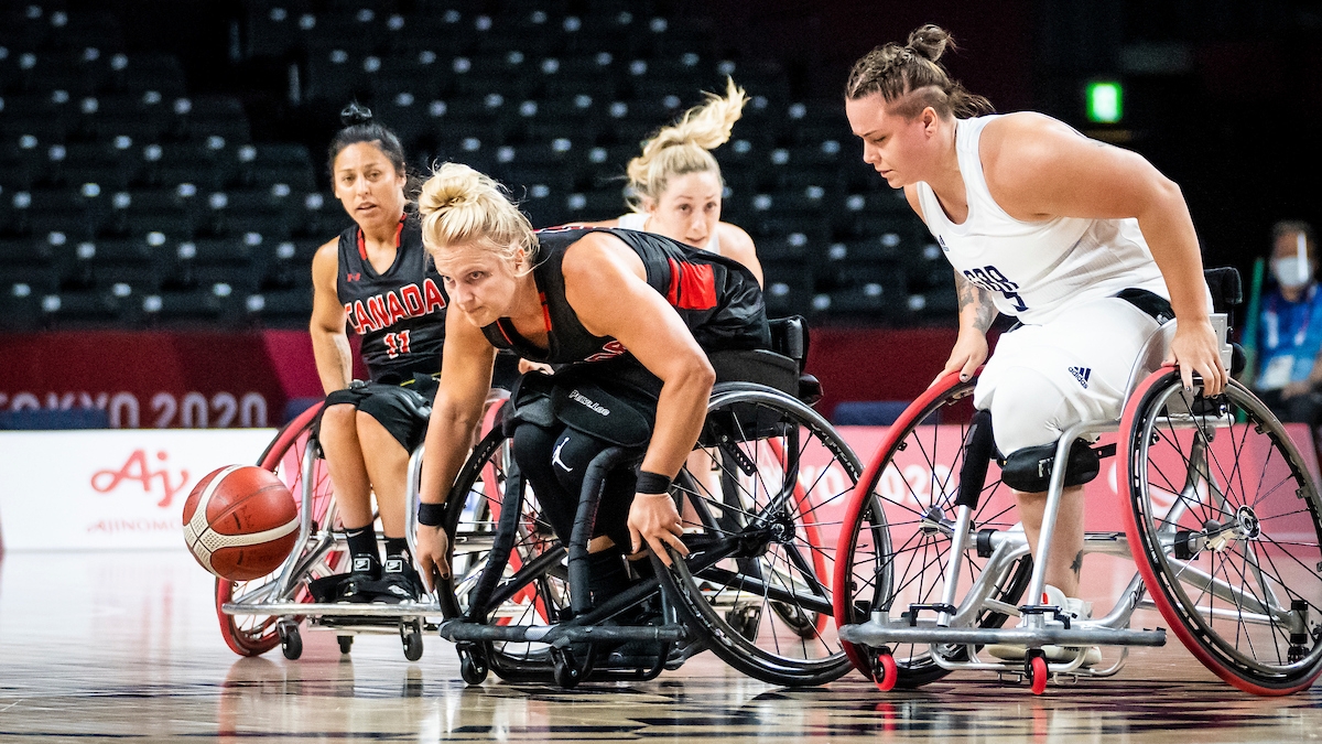 Kady Dandeneau chasing down the ball in women's wheelchair basketball action at Tokyo 2020