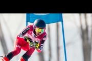 Alexis Guimond skiing downhill around a gate