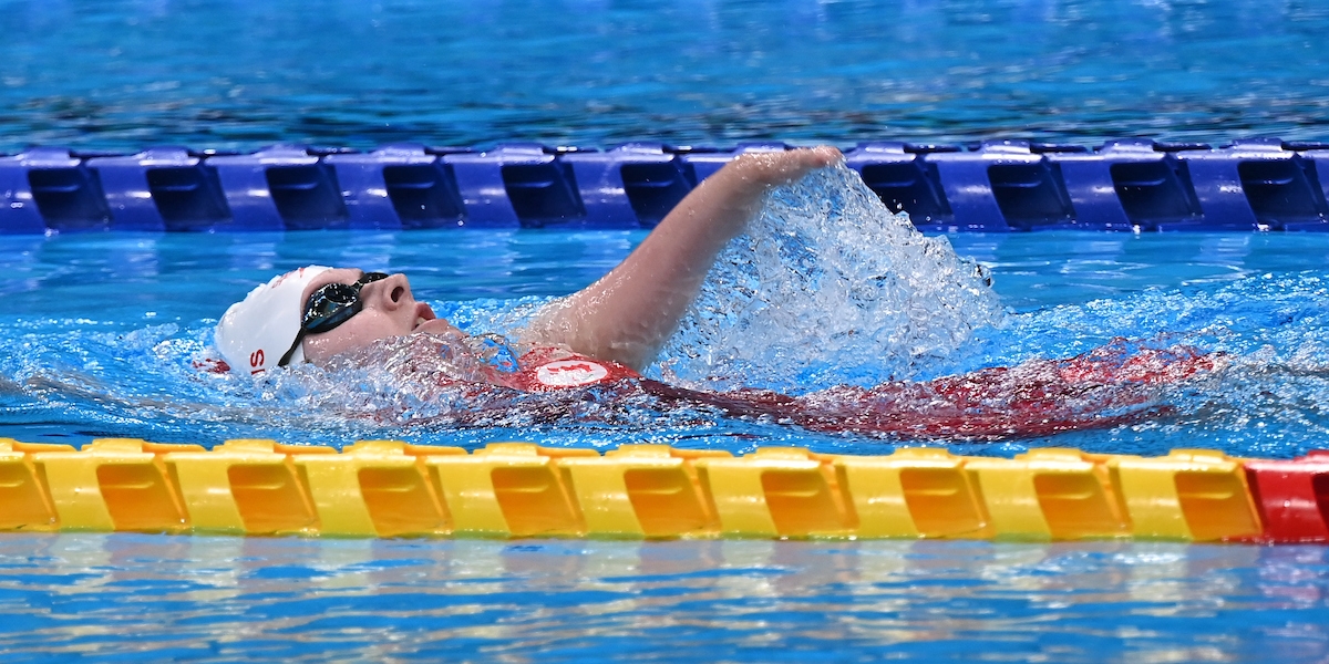 Danielle Dorris swimming