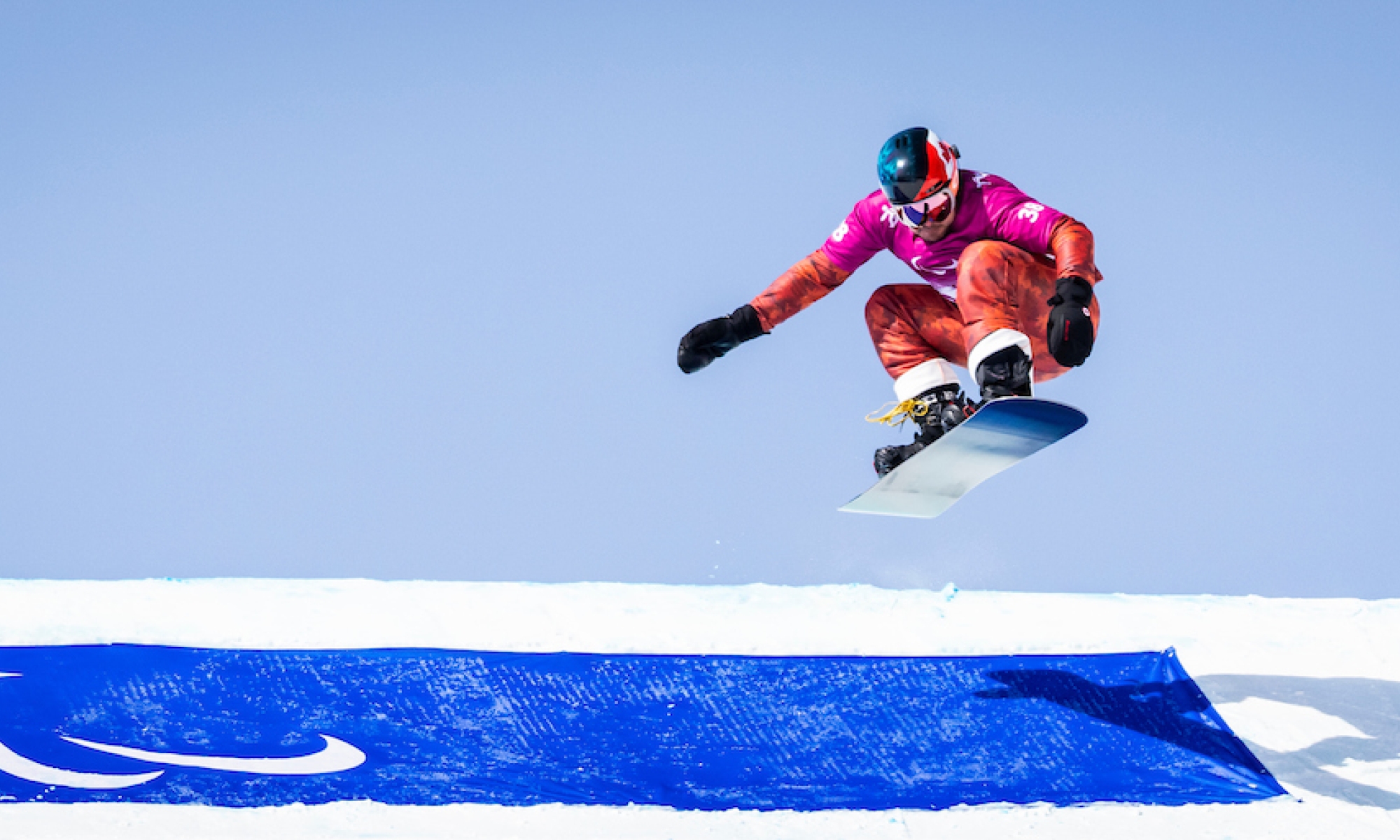 Alex Massie snowboarding in Beijing