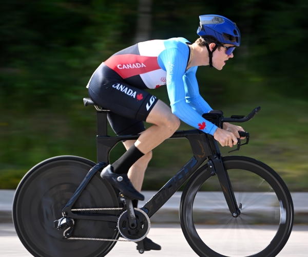 Para cyclist Alexandre Hayward racing at the 2022 Para Cycling Road World Championships
