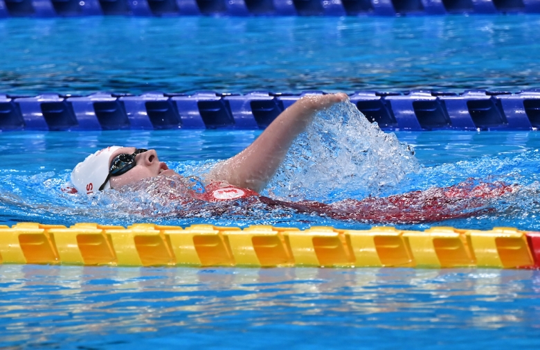 Danielle Dorris swimming