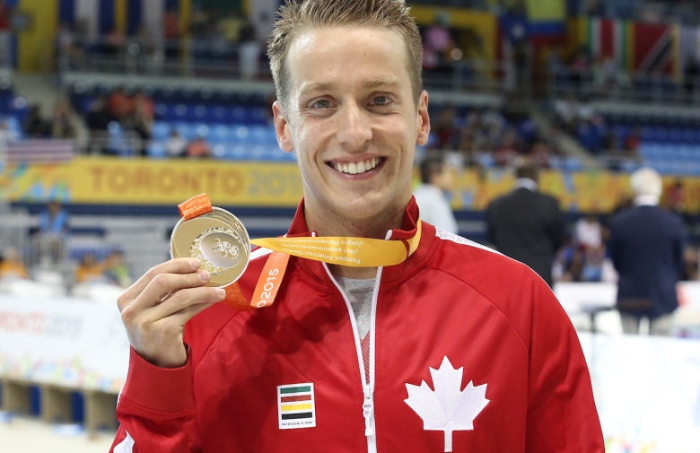 Jean-Michel Lavalliere avec son medaille d'or/ with his gold medal