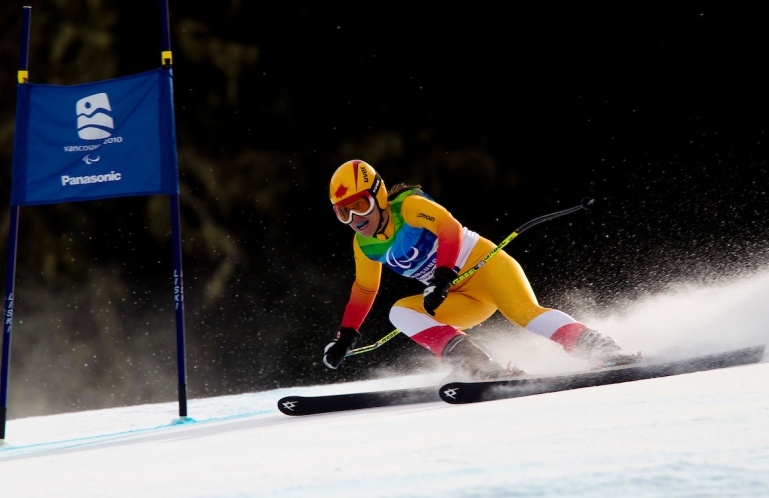 Karolina skiing