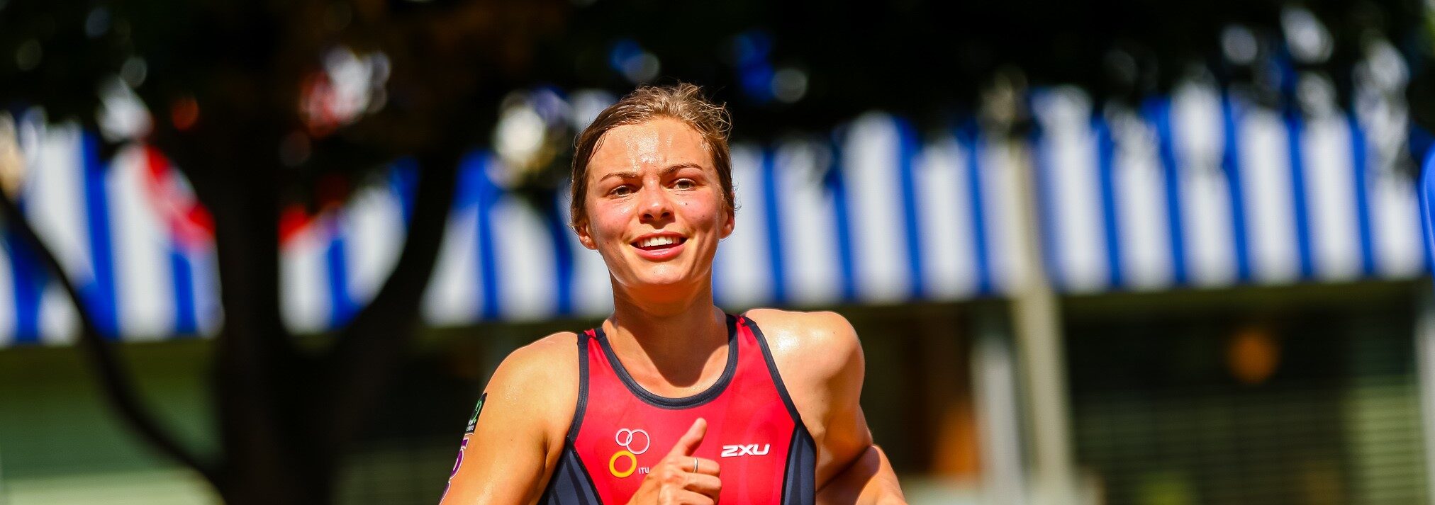 La paratriathlète canadienne Kamylle Frenette pendant l'étape de course à pied d'une course de triathlon.