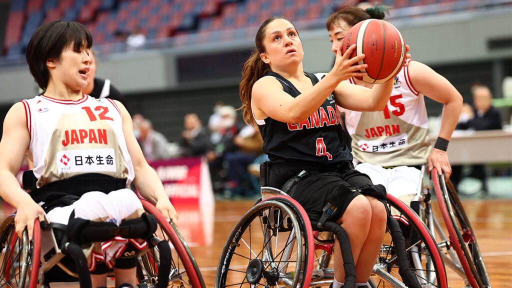 Rosie Lalonde is currently in possession of the ball. // Wheelchair Basketball Canada vs. Japan