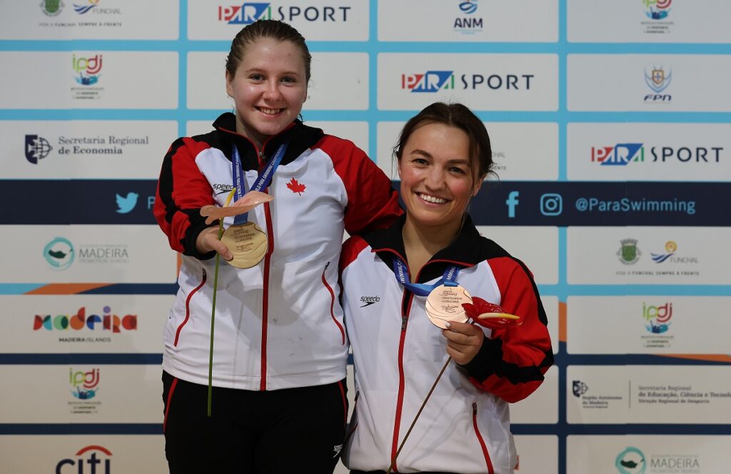 Danielle%20%26%20Tess%20with%20medals_0.jpg