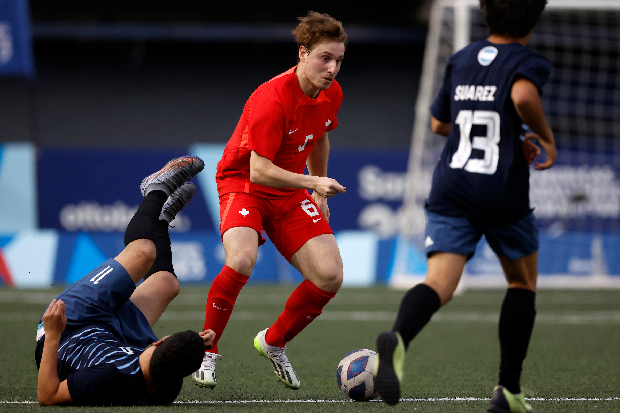 Canada's player Dante Del Cul vies for the ball against Argentina during the Santiago 2023 Parapan American Games match held at the Estadio Bicentenario Municipal de la Florida on November 22 in Santiago, Chile