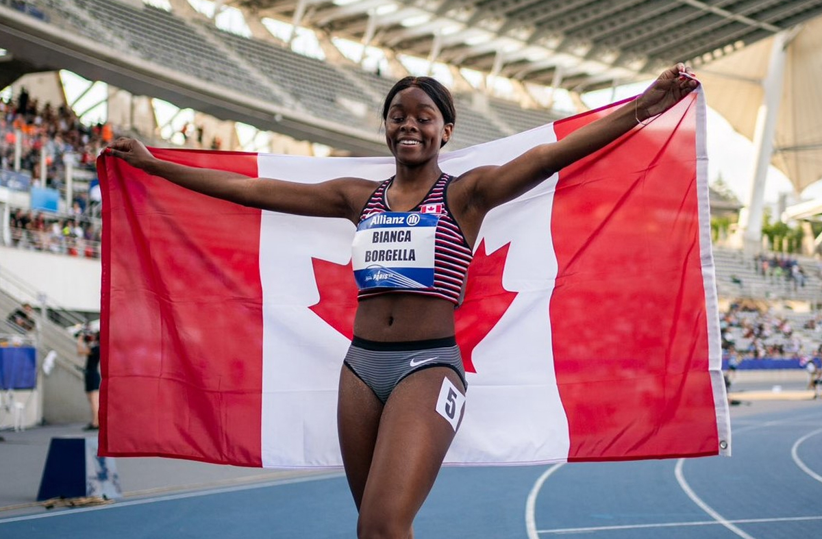 La sprinteuse canadienne aux facultés affaiblies visuelles Bianca Borgella célèbre à la suite d’une course aux Championnats du monde de para-athlétisme 2023.