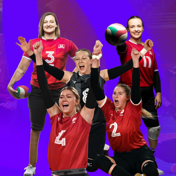 Un collage des joueurs de volley-ball assis canadiens.