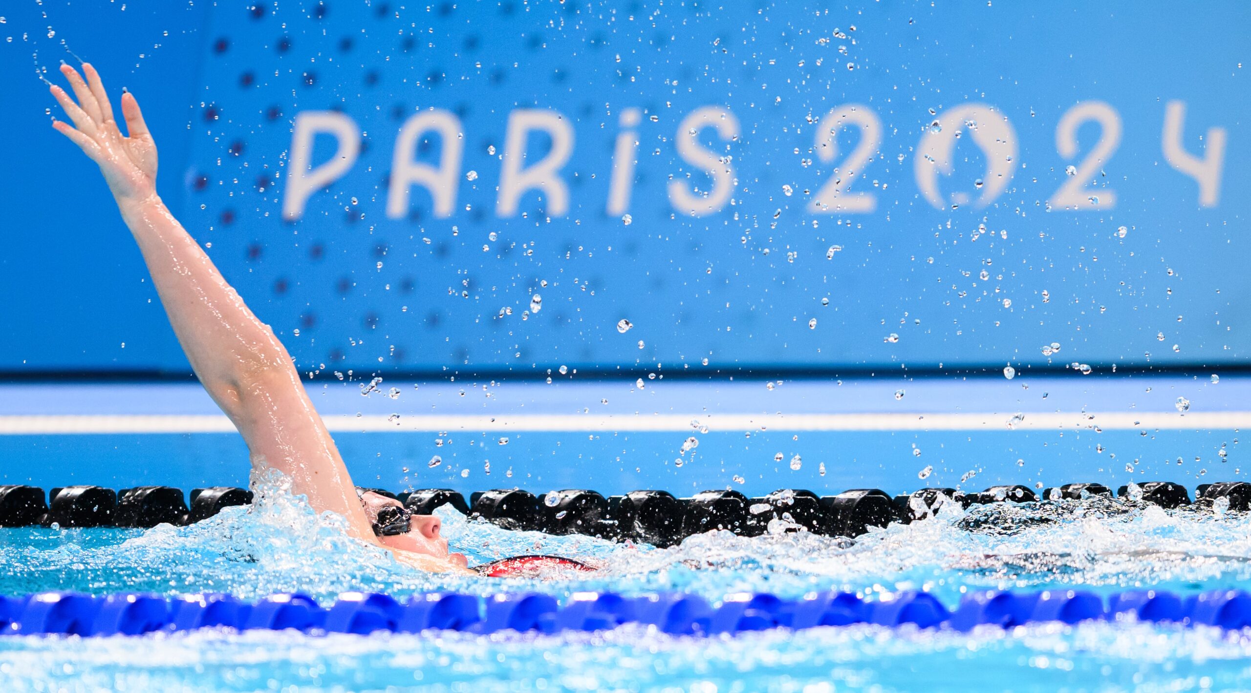 Shelby Newkirk représente le Canada dans la Dos crawlé étape de la finale du relais 4x100 m quatre nages