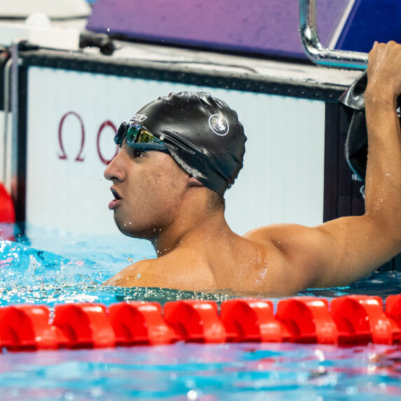 Sebastian Massabie dans la piscine après sa course.