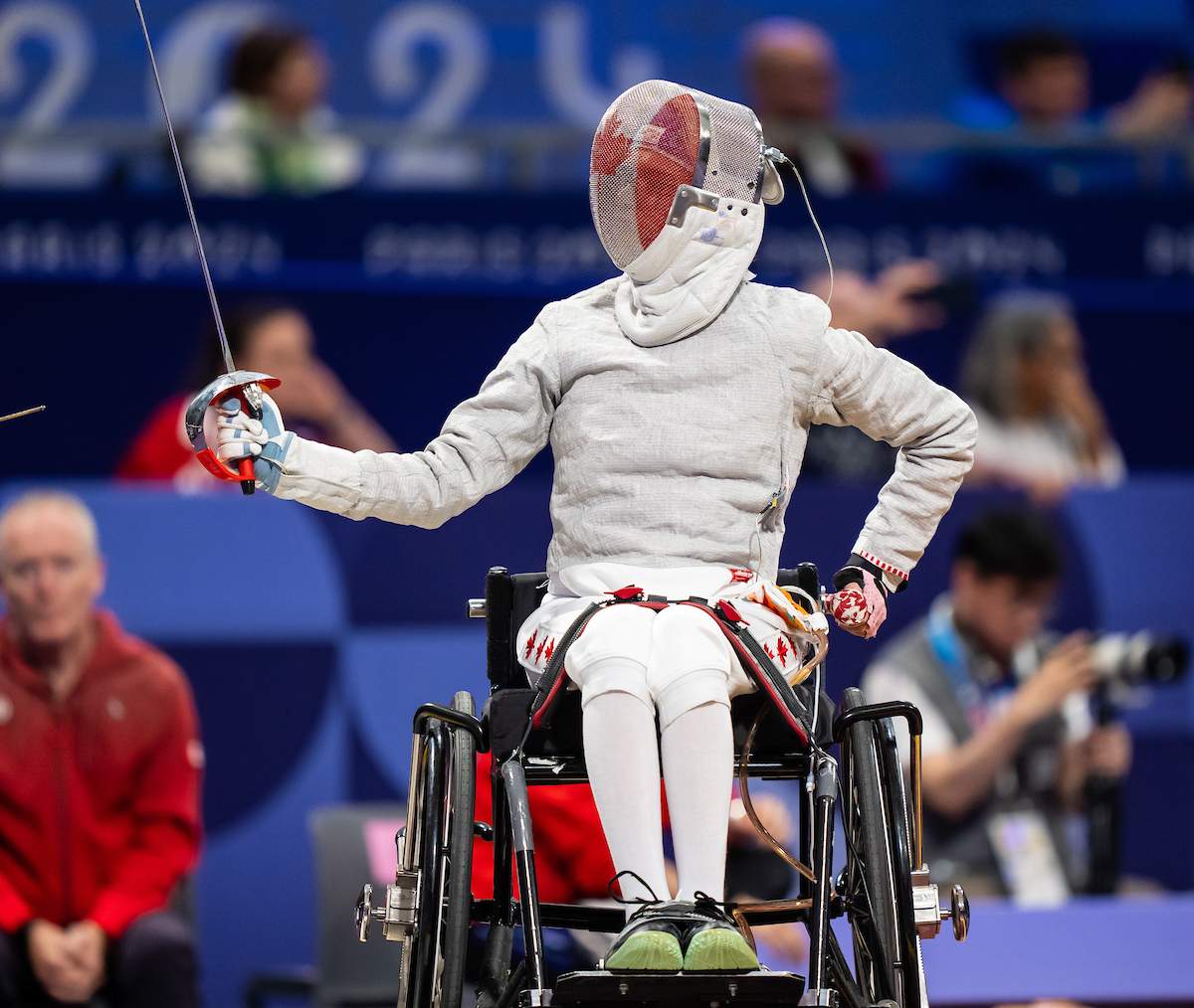 Trinity Lowthian participe à la compétition de sabre féminin catégorie A lors des Jeux paralympiques de Paris