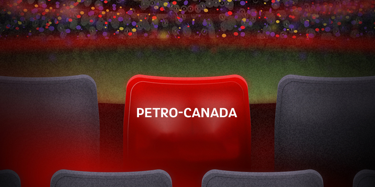 Une illustration d'un siège de stade rouge avec le logo de Petro-Canada bien visible, entouré de sièges gris vides. En arrière-plan, on aperçoit une foule floue dans un stade avec des lumières multicolores vibrantes.