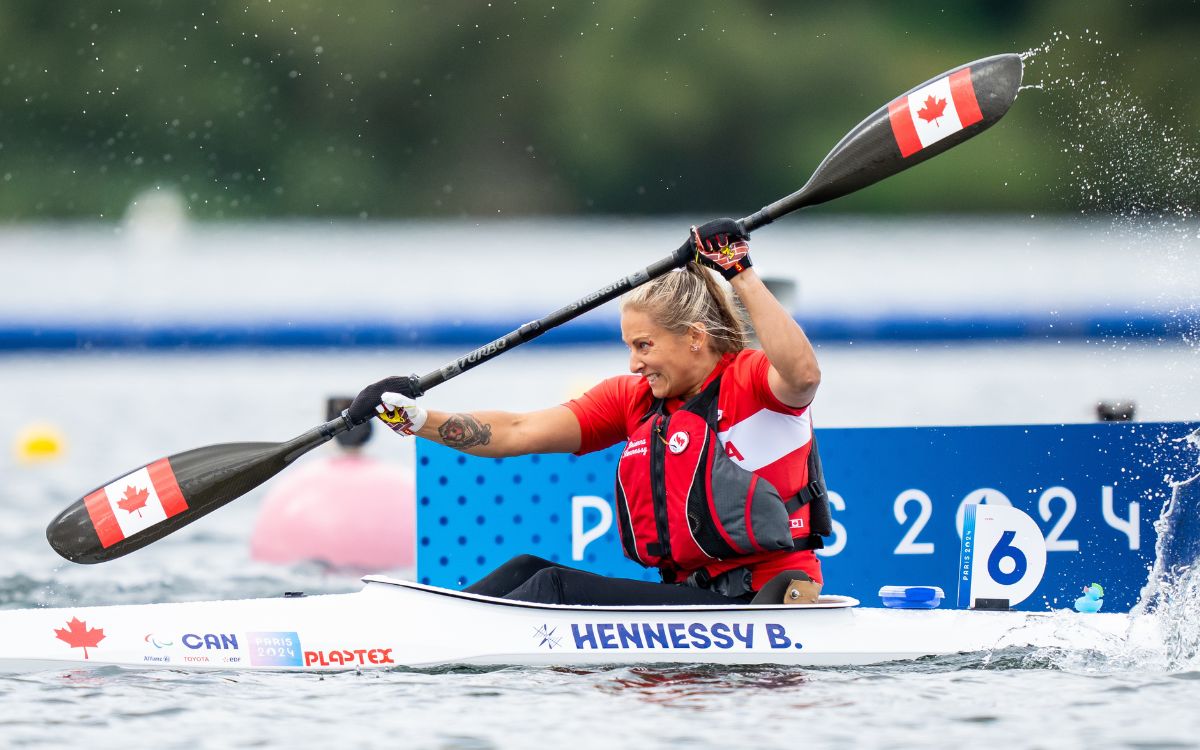 Brianna Hennessey participe à la demi-finale du 200 m WKL1