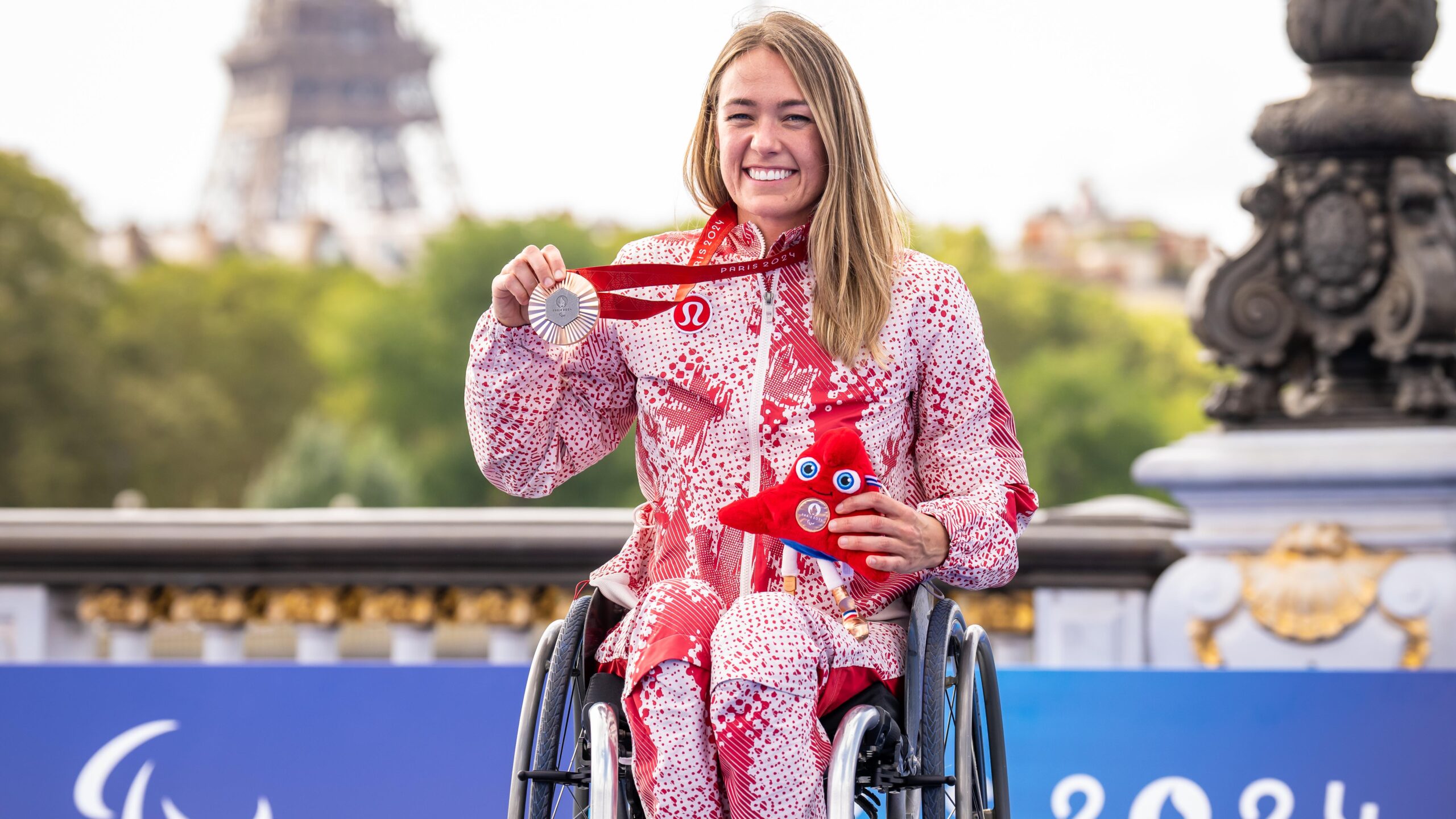 Leanne Taylor reçoit sa médaille de bronze en PTWC féminin