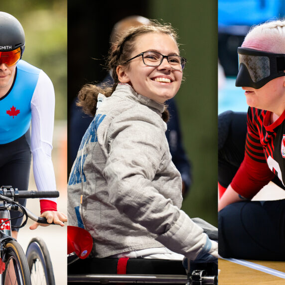 Un collage mettant en vedette trois paralympiens canadiens : Nathan Clement, cycliste paralympique, vêtu d’une combinaison bleu et blanc avec une feuille d’érable rouge, concentré pendant une course; Trinity Lowthian, escrimeuse en fauteuil roulant, souriante avec confiance après un match, portant une veste d’escrime argentée; et Whitney Bogart, joueuse de goalball, dans un maillot noir et rouge avec un bandeau sur les yeux, concentrée pendant un match.