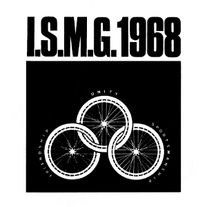 Logo des Jeux paralympiques de Tel-Aviv 1968. Trois roues de fauteuil roulant entrelacées forment un triangle, symbolisant l’amitié, l’unité et l’esprit sportif. Le texte « I.S.M.G. 1968 » apparaît en haut en lettres noires et audacieuses.